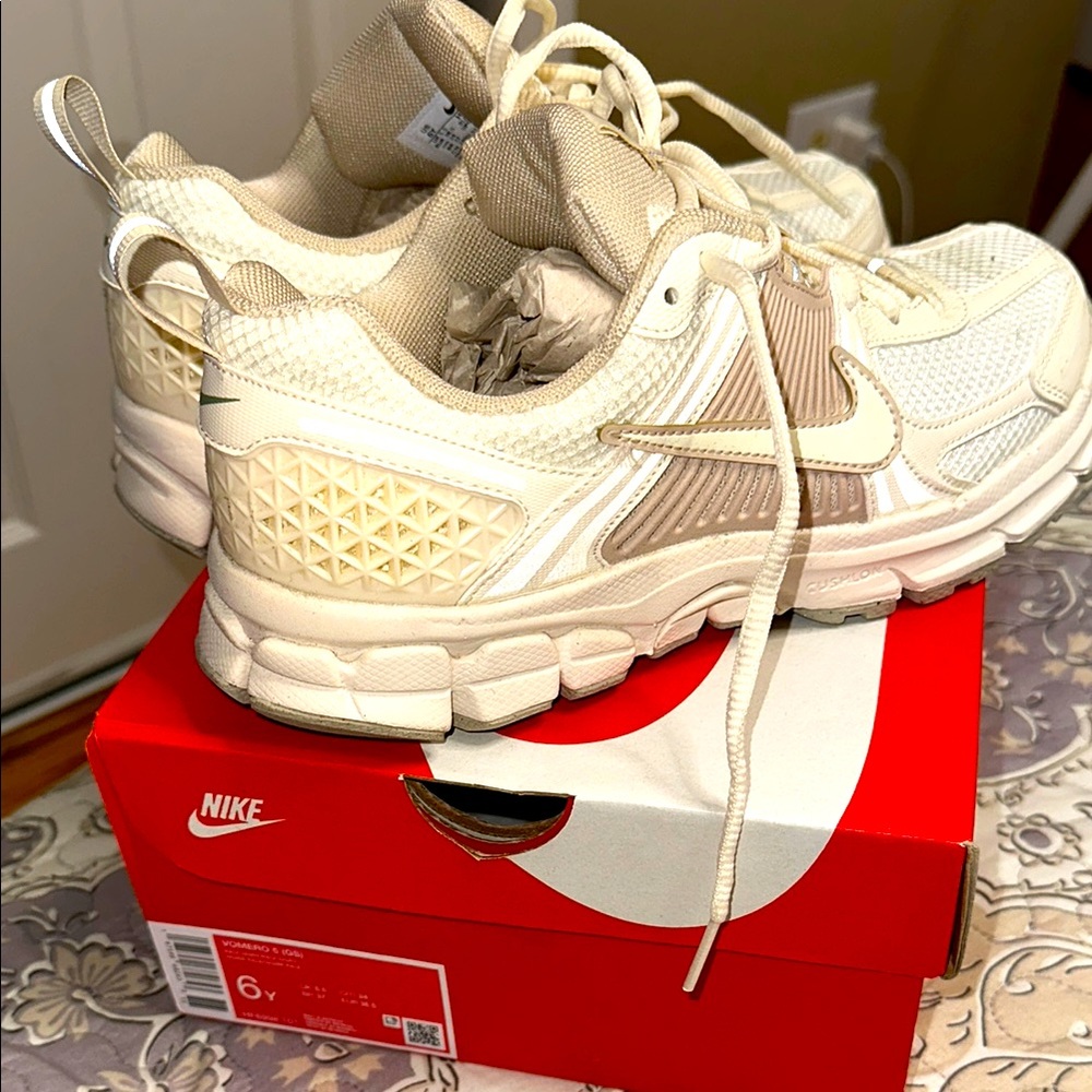 Nike Ivory and Pale Cream Vomero 5